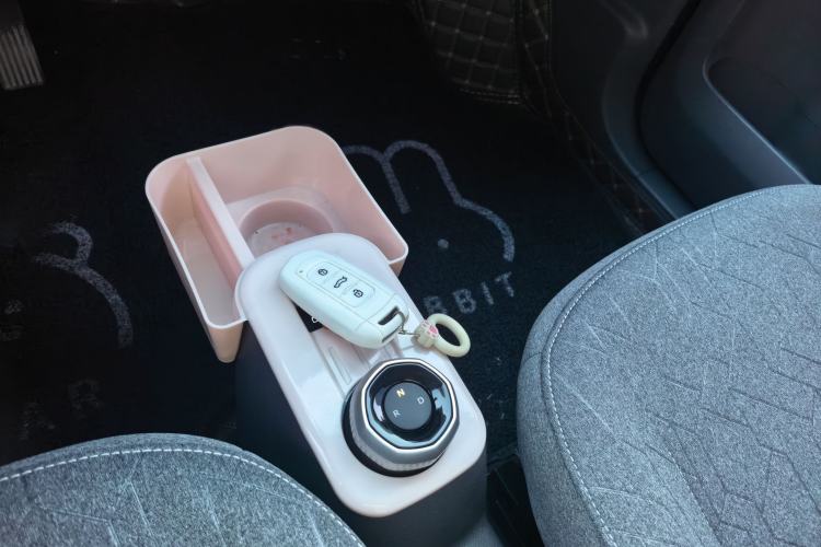Used Geely Galaxy Panda 2024 Panda Mini 200km Endurance Bear Gear Lever