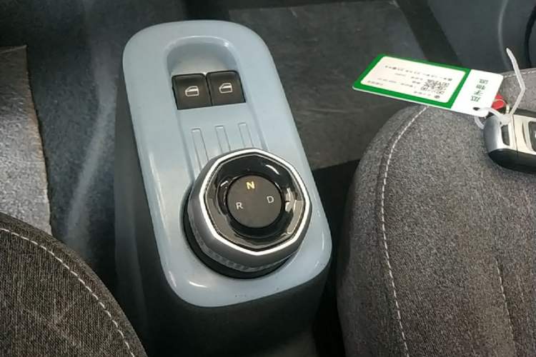 Used Geely Galaxy Panda 2024 Panda Mini 200km Endurance Bear Gear Lever