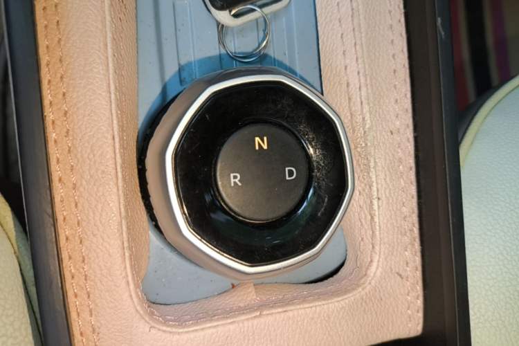 Used Geely Galaxy Panda 2024 Panda Mini 200km Endurance Bear Gear Lever