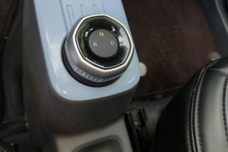 Used Geely Galaxy Panda 2024 Panda Mini 200km Endurance Bear Gear Lever