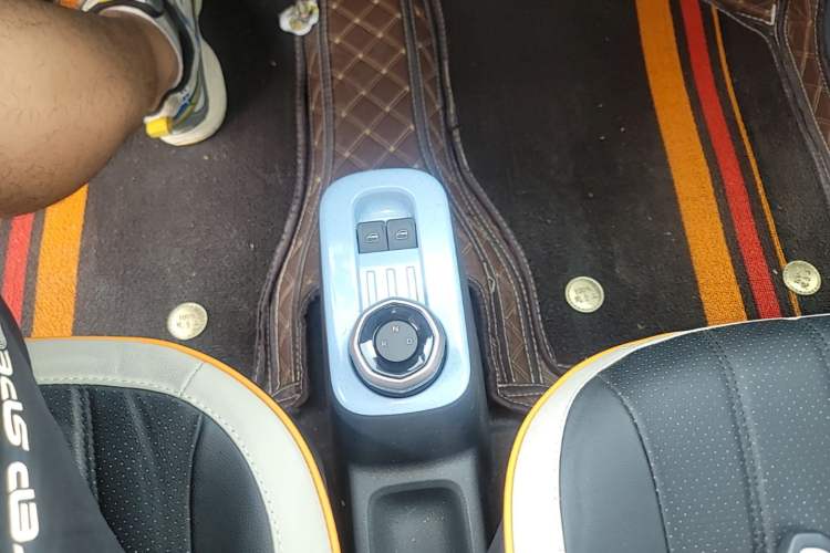 Used Geely Galaxy Panda 2024 Panda Mini 200km Endurance Bear Gear Lever