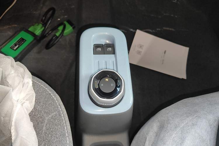 Used Geely Galaxy Panda 2024 Panda Mini 200km Endurance Bear Gear Lever