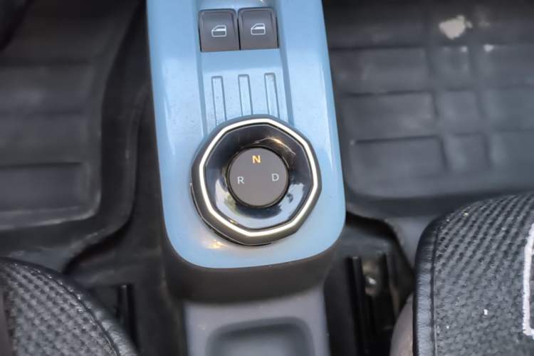 Used Geely Galaxy Panda 2024 Panda Mini 200km Endurance Bear Gear Lever