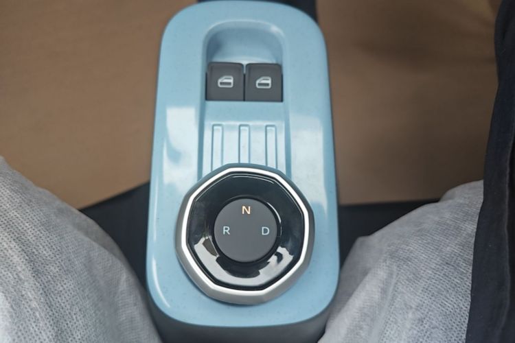 Used Geely Galaxy Panda 2024 Panda Mini 200km Endurance Bear Gear Lever