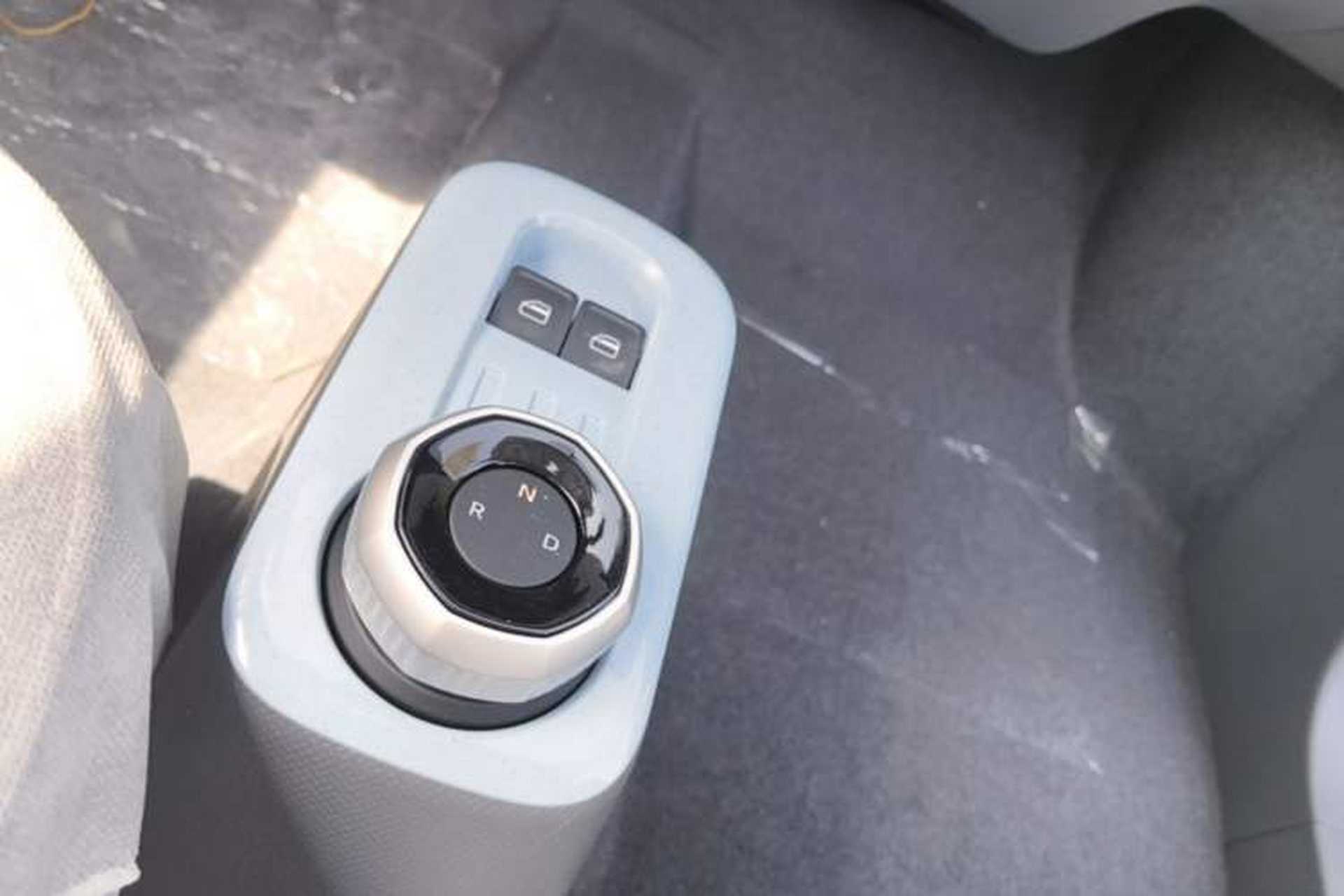 Used Geely Galaxy Panda 2024 Panda Mini 200km Endurance Bear Gear Lever
