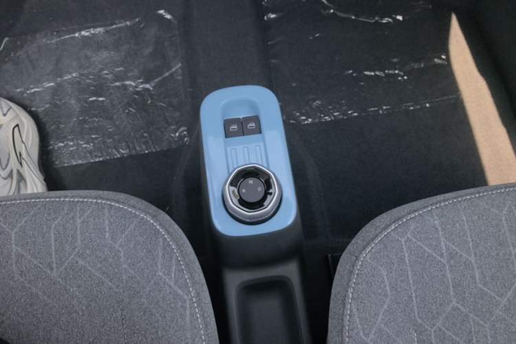 Used Geely Galaxy Panda 2024 Panda Mini 200km Endurance Bear Gear Lever