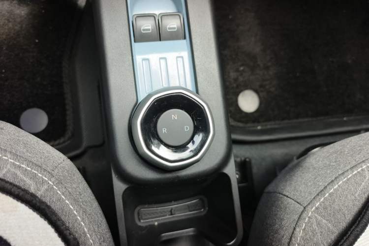 Used Geely Galaxy Panda 2024 Panda Mini 200km Endurance Bear Gear Lever