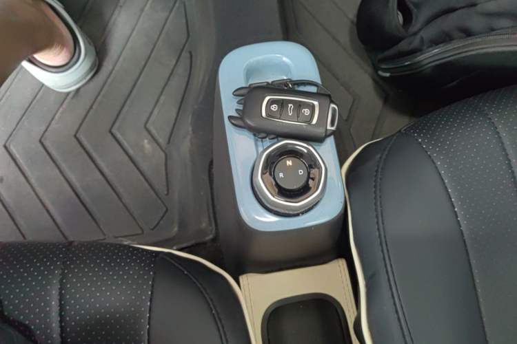 Used Geely Galaxy Panda 2024 Panda Mini 200km Endurance Bear Gear Lever
