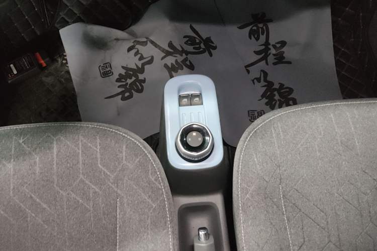 Used Geely Galaxy Panda 2024 Panda Mini 200km Endurance Bear Gear Lever