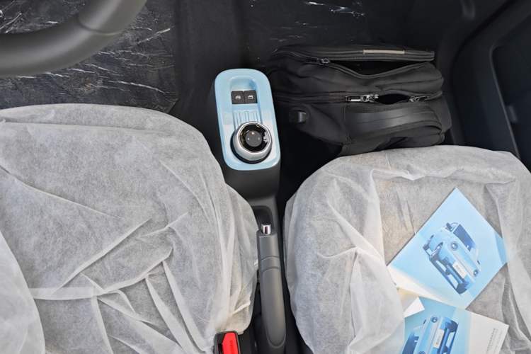 Used Geely Galaxy Panda 2024 Panda Mini 200km Endurance Bear Gear Lever