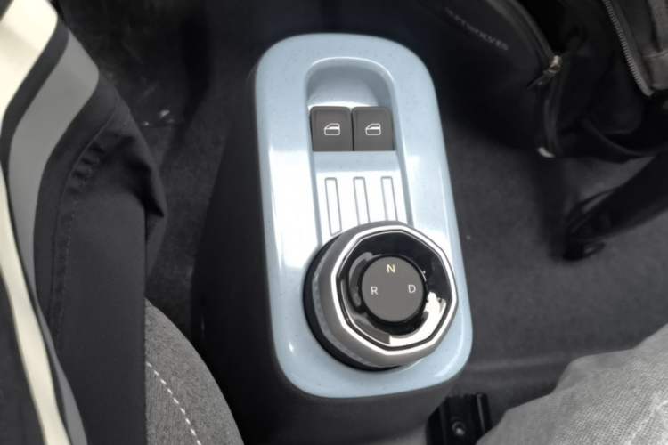 Used Geely Galaxy Panda 2024 Panda Mini 200km Endurance Bear Gear Lever