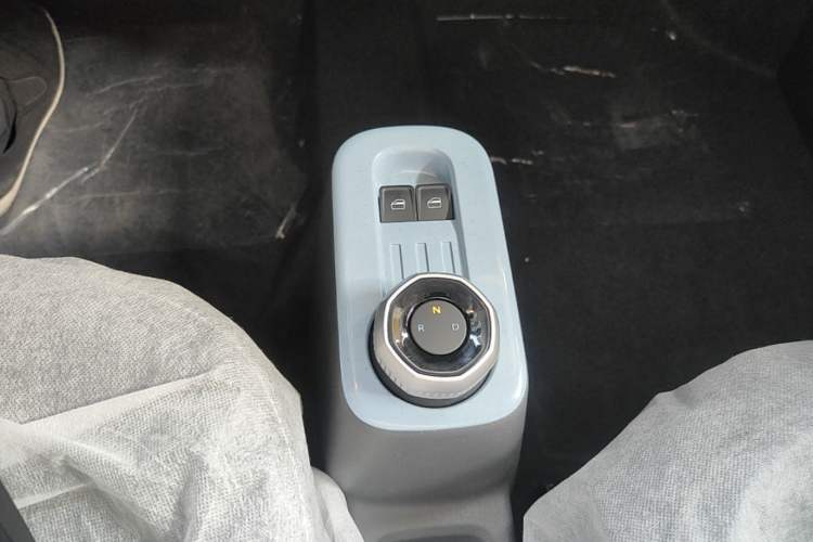 Used Geely Galaxy Panda 2024 Panda Mini 200km Endurance Bear Gear Lever