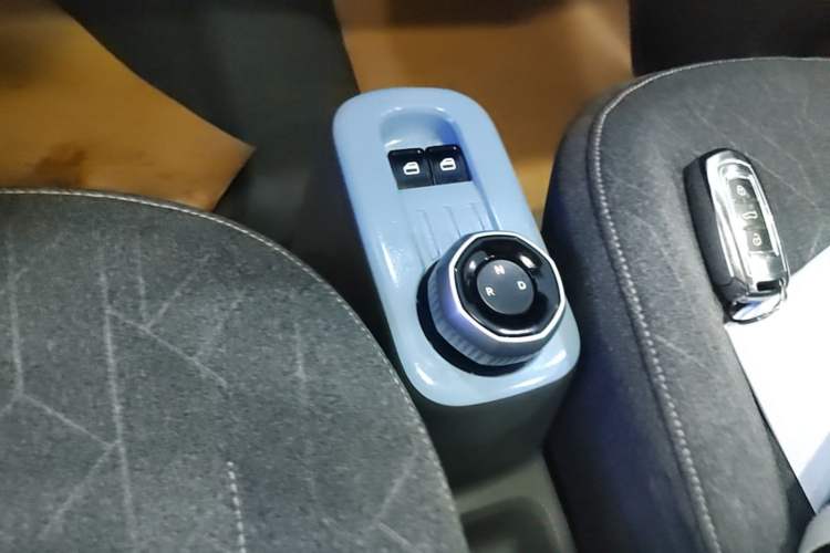 Used Geely Galaxy Panda 2024 Panda Mini 200km Endurance Bear Gear Lever
