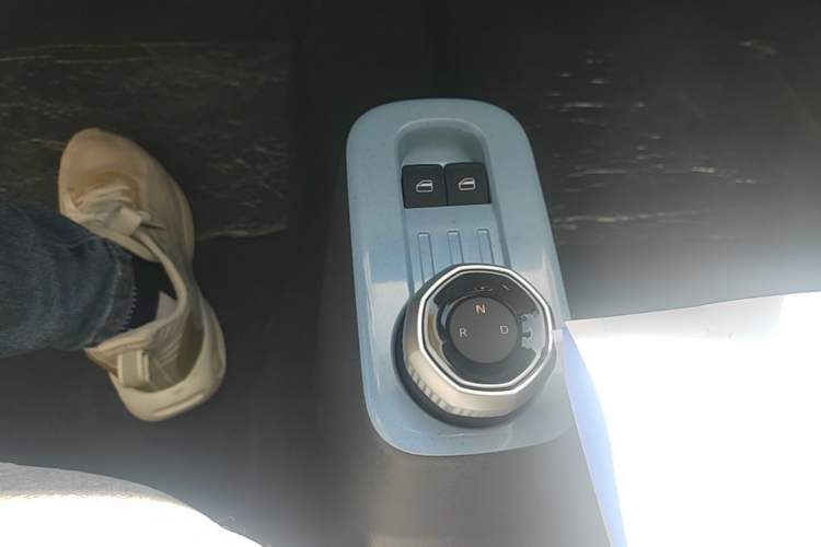 Used Geely Galaxy Panda 2024 Panda Mini 200km Endurance Bear Gear Lever