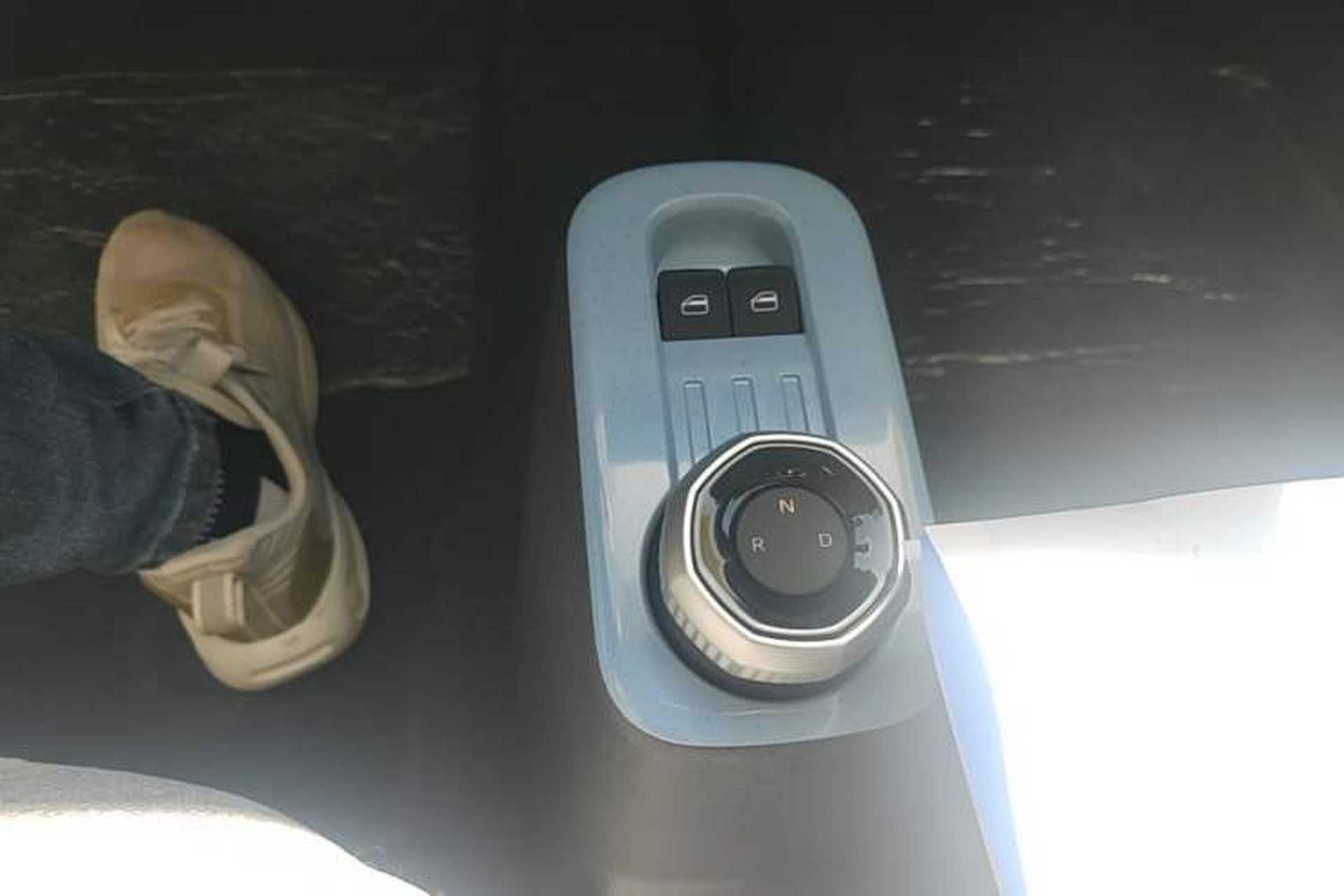 Used Geely Galaxy Panda 2024 Panda Mini 200km Endurance Bear Gear Lever
