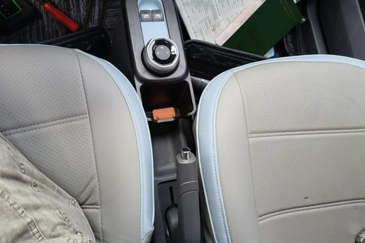 Used Geely Galaxy Panda 2024 Panda Mini 200km Endurance Bear Gear Lever