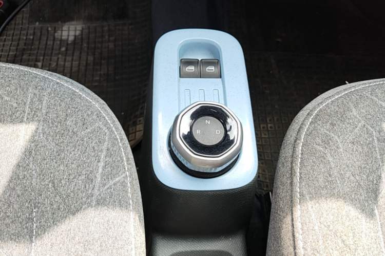 Used Geely Galaxy Panda 2024 Panda Mini 200km Endurance Bear Gear Lever
