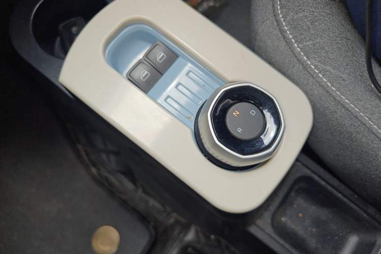Used Geely Galaxy Panda 2024 Panda Mini 200km Endurance Bear Gear Lever