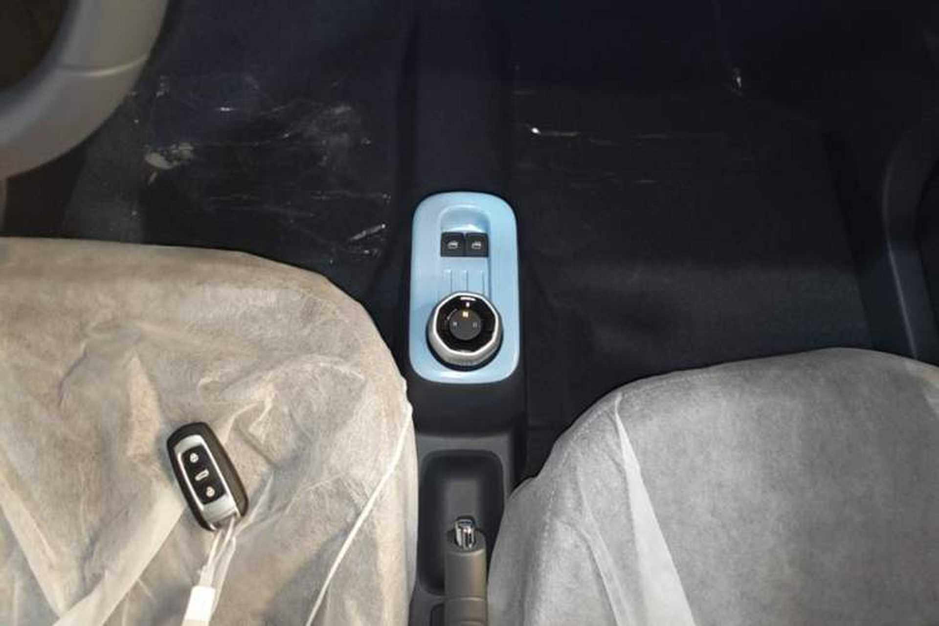 Used Geely Galaxy Panda 2024 Panda Mini 200km Endurance Bear Gear Lever