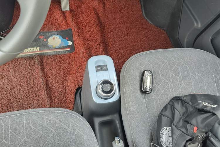 Used Geely Galaxy Panda 2024 Panda Mini 200km Endurance Bear Gear Lever