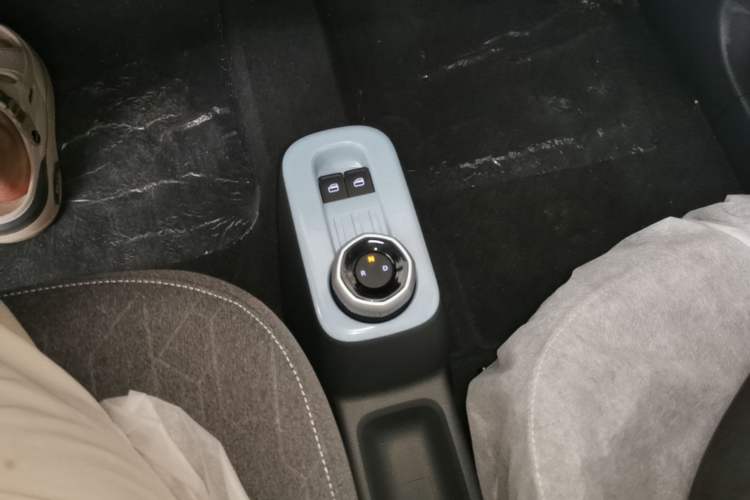 Used Geely Galaxy Panda 2024 Panda Mini 200km Endurance Bear Gear Lever