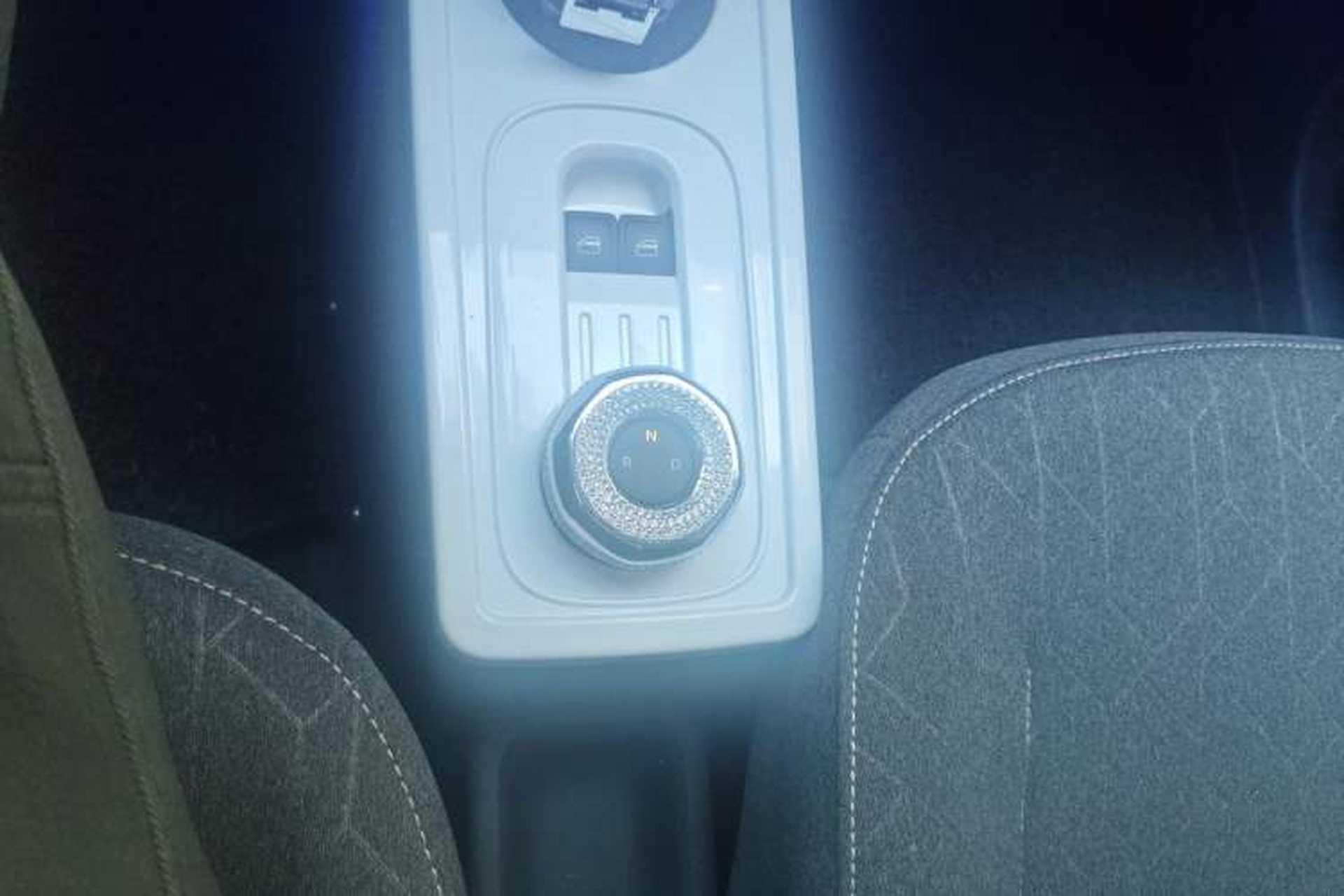 Used Geely Galaxy Panda 2024 Panda Mini 200km Endurance Bear Gear Lever
