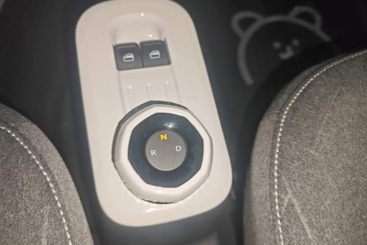 Used Geely Galaxy Panda 2024 Facelifted Panda Mini 200km Dragon Edition Gear Lever