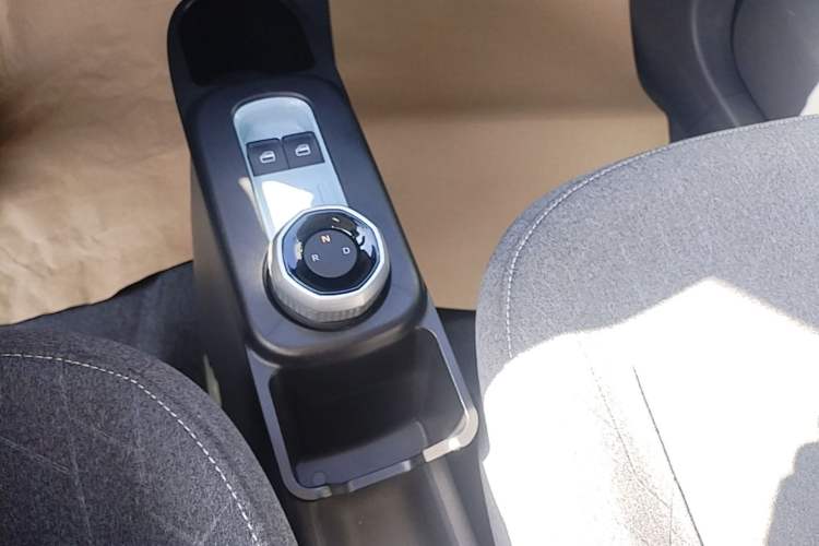 Used Geely Galaxy Panda 2024 Panda Mini 200km Endurance Bear Gear Lever