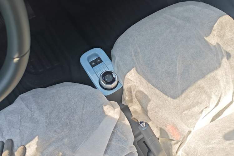 Used Geely Galaxy Panda 2024 Panda Mini 200km Endurance Bear Gear Lever