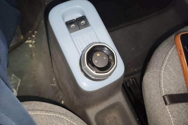 Used Geely Galaxy Panda 2024 Panda Mini 200km Endurance Bear Gear Lever