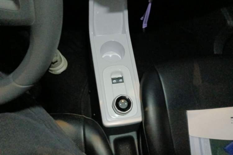 Used Geely Galaxy Panda 2024 Panda Mini 200km Endurance Bear Gear Lever