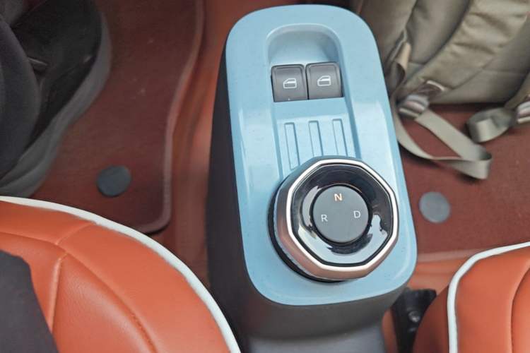 Used Geely Galaxy Panda 2024 Panda Mini 200km Endurance Bear Gear Lever