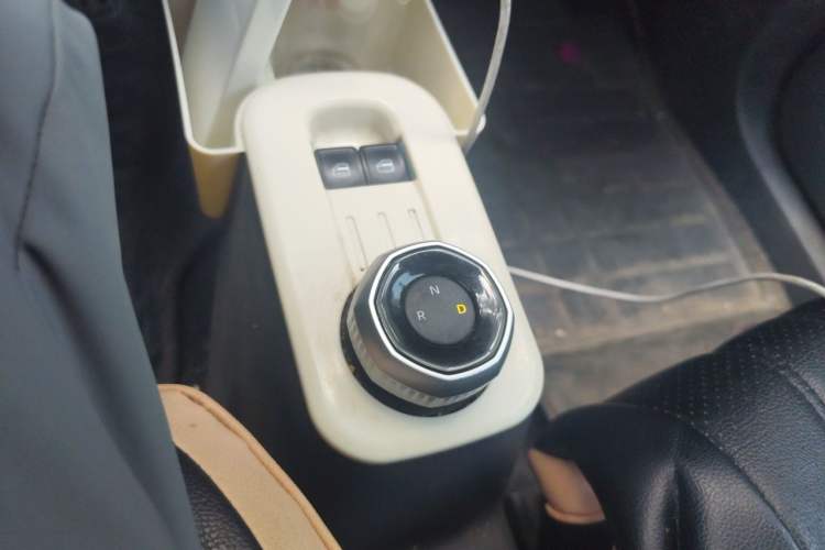 Used Geely Galaxy Panda 2024 Panda Mini 200km Endurance Bear Gear Lever