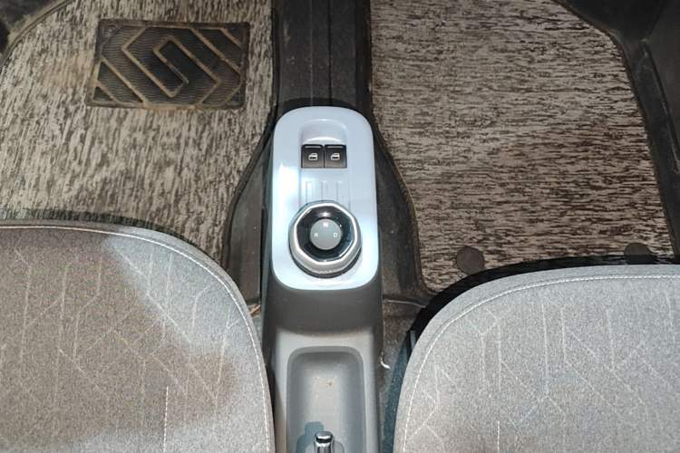 Used Geely Galaxy Panda 2024 Panda Mini 200km Endurance Bear Gear Lever