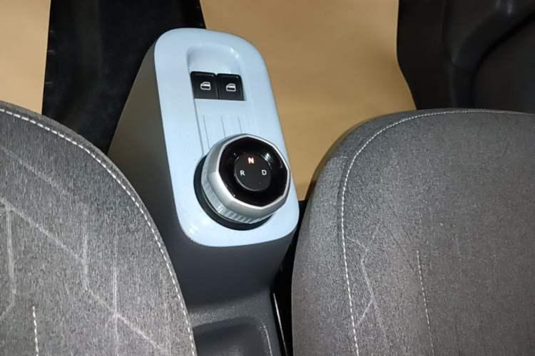 Used Geely Galaxy Panda 2024 Panda Mini 200km Endurance Bear Gear Lever