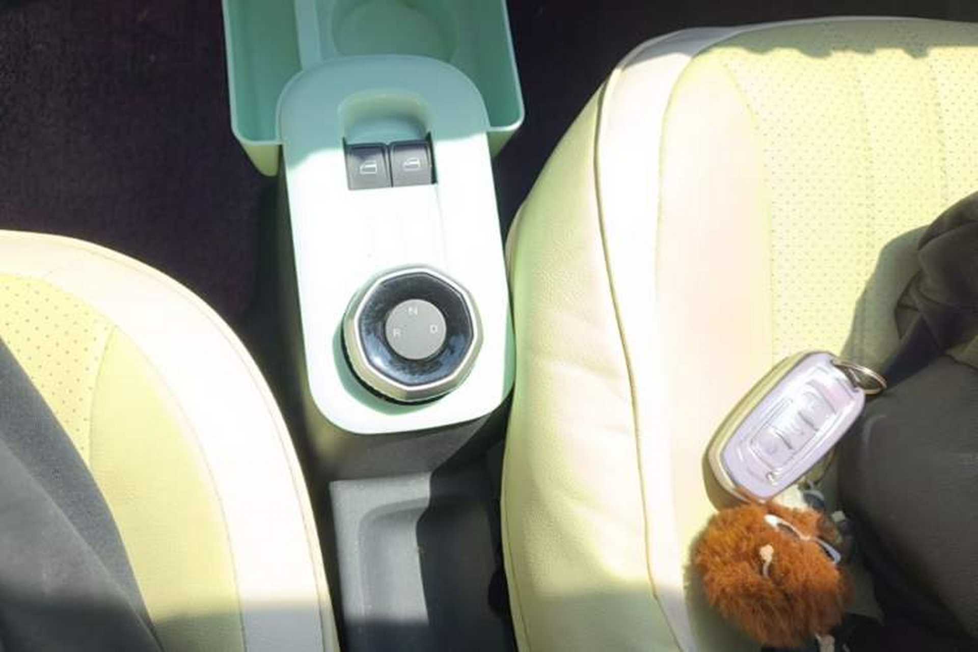 Used Geely Galaxy Panda 2024 Panda Mini 200km Endurance Bear Gear Lever