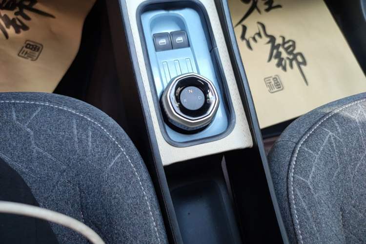 Used Geely Galaxy Panda 2024 Panda Mini 200km Endurance Bear Gear Lever