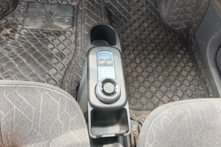 Used Geely Galaxy Panda 2024 Panda Mini 200km Endurance Bear Gear Lever