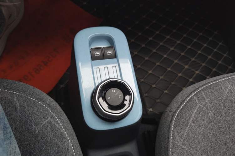 Used Geely Galaxy Panda 2024 Panda Mini 200km Endurance Bear Gear Lever