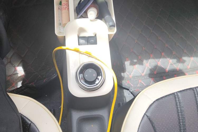 Used Geely Galaxy Panda 2024 Panda Mini 200km Endurance Bear Gear Lever
