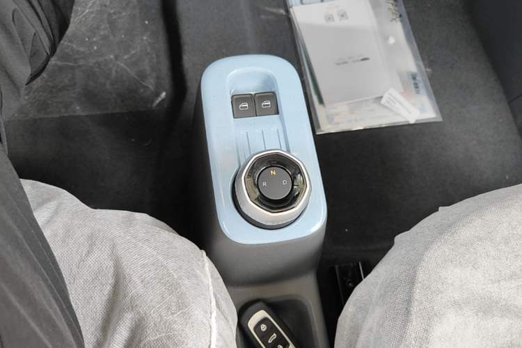 Used Geely Galaxy Panda 2024 Panda Mini 200km Endurance Bear Gear Lever