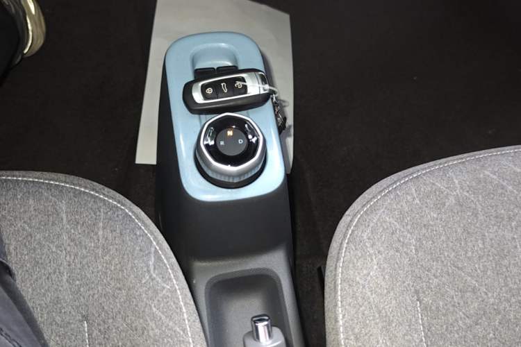 Used Geely Galaxy Panda 2024 Panda Mini 200km Endurance Bear Gear Lever