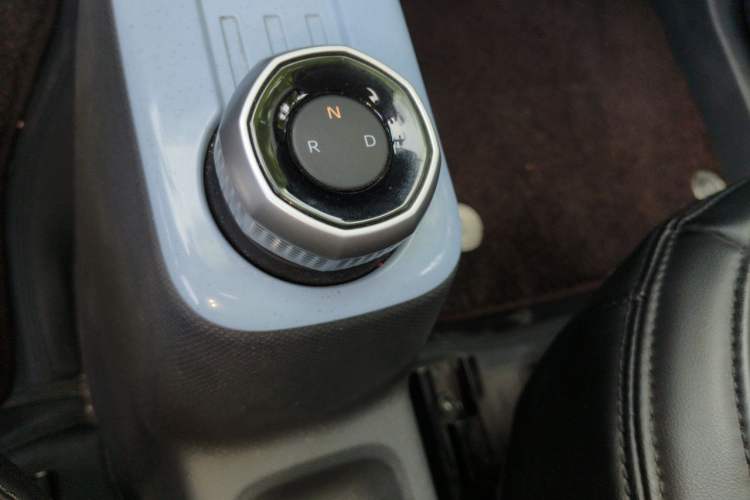 Used Geely Galaxy Panda 2024 Panda Mini 200km Endurance Bear Gear Lever
