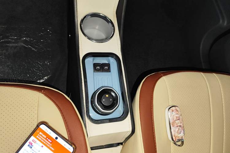 Used Geely Galaxy Panda 2024 Panda Mini 200km Endurance Bear Gear Lever
