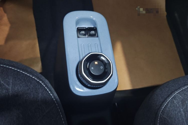 Used Geely Galaxy Panda 2024 Panda Mini 200km Endurance Bear Gear Lever