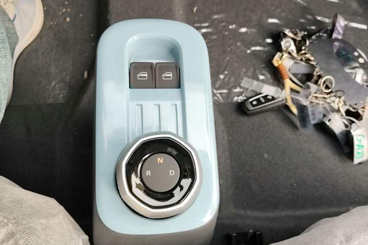 Used Geely Galaxy Panda 2024 Panda Mini 200km Endurance Bear Gear Lever