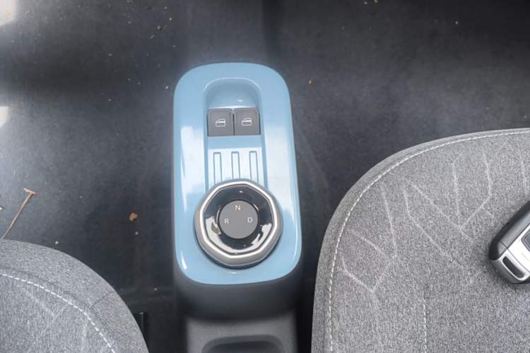 Used Geely Galaxy Panda 2024 Panda Mini 200km Endurance Bear Gear Lever