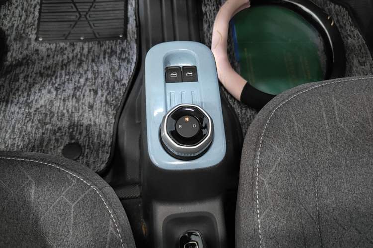 Used Geely Galaxy Panda 2024 Panda Mini 200km Endurance Bear Gear Lever