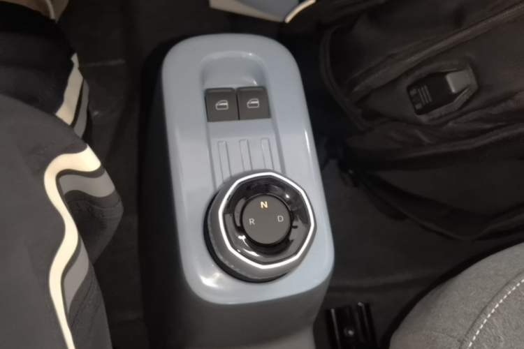 Used Geely Galaxy Panda 2024 Panda Mini 200km Endurance Bear Gear Lever