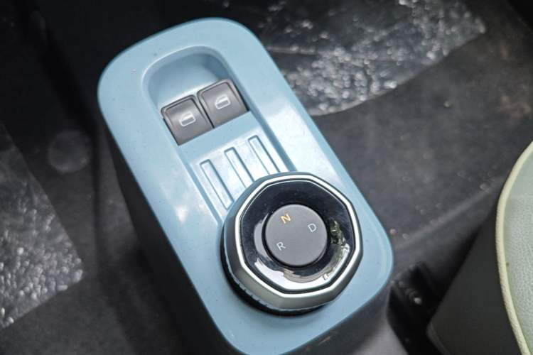 Used Geely Galaxy Panda 2024 Panda Mini 200km Endurance Bear Gear Lever